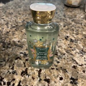 Bath & Body Works Magic in the Air Body Wash - Gold and Green